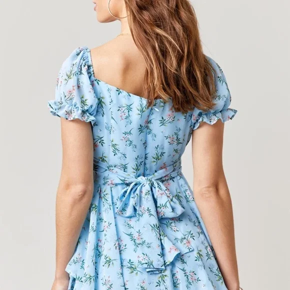 Francesca's Bennie blue floral‎ back tie romper NWT Size Large - Picture 9 of 9